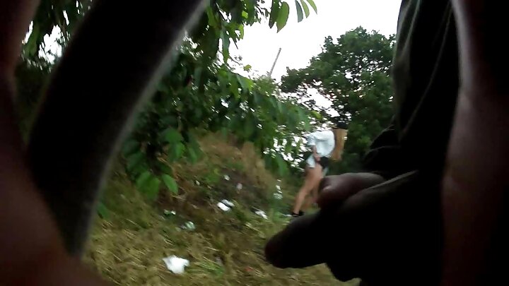 Уудман събуди спящата руска мацка Кари Слот и я принуди да получи двойни пениси.