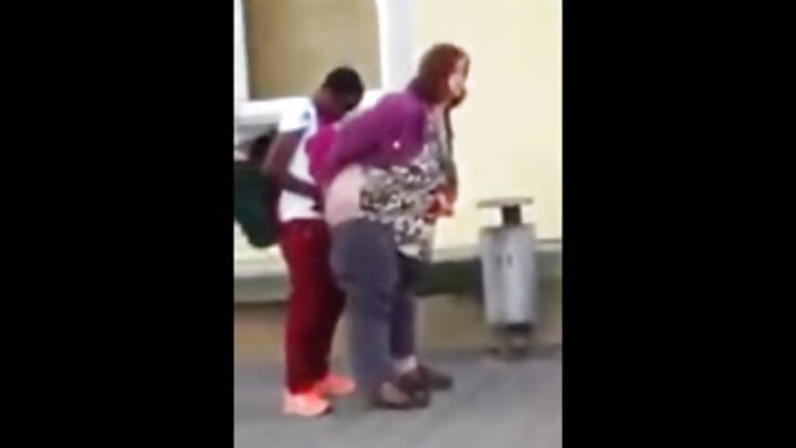 Курвата е подарък за приятел, но ние я чукахме с група! Следващия път ще ти дадем три!