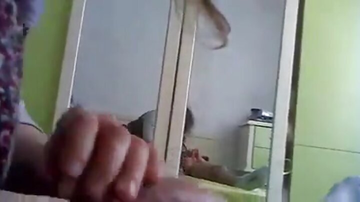 Момчетата хванаха две флиртки, но само едната им позволи да го имат в дупето. Другата отказа - страдаше от хемороиди.