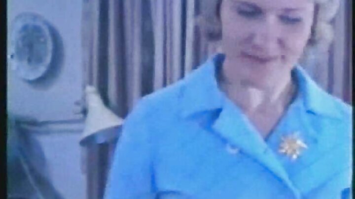 Рускиня завърза съпруга си, за да не пречи да търка путката си по лицето си