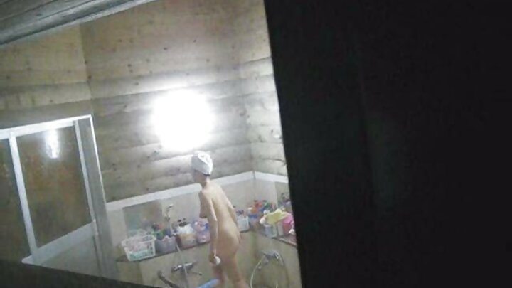 Доведен син използва секси майка си като секс играчка, докато съпругът ѝ е в командировка.