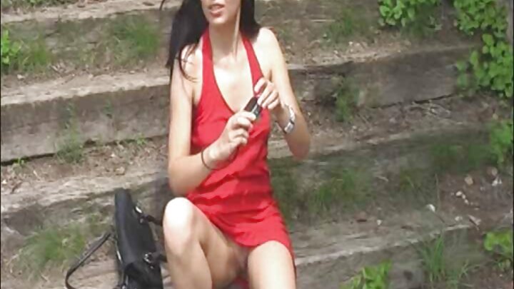 Сперма в устата на Мила. Адски вкусно.